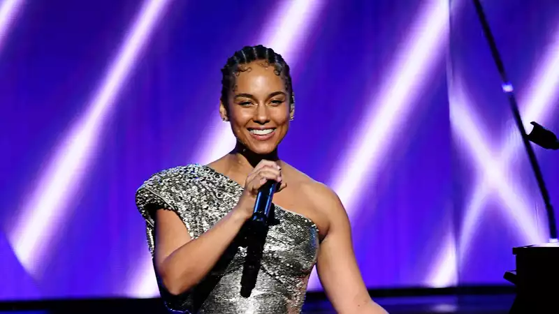 Alicia Keys to host the 2020 Grammy Awards in a swoosh