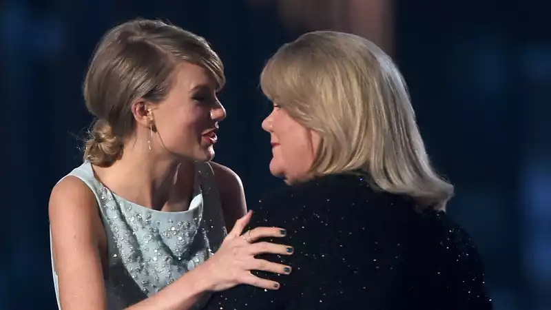 Taylor Swift's Mother Andrea Diagnosed with Brain Tumor