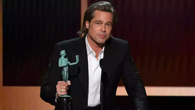 Brad Pitt jokes about having a Tinder profile on SAGs