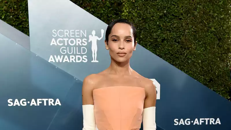 Zoe Kravitz nails Old Hollywood glamour in full-length gloves at SAG Awards