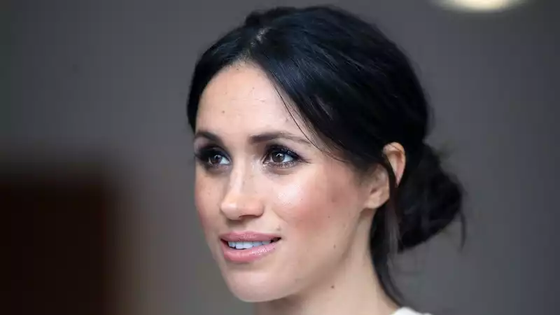 Meghan Markle's estranged father throws shade at her decision to step down from her royal duties