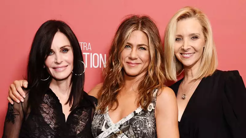 Jennifer Aniston, Courteney Cox, and Lisa Kudrow Reunite for "Friends" Girls' Night Out