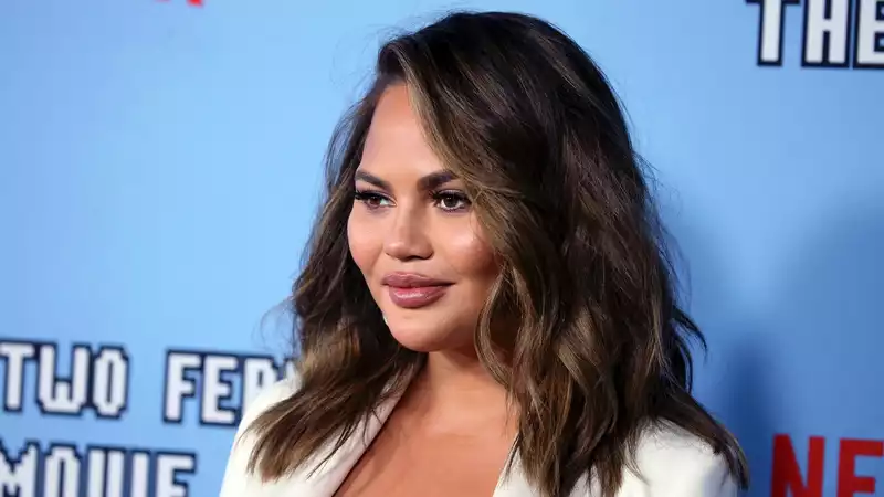 Chrissy Teigen releases hostage-style video proving hamster's survival