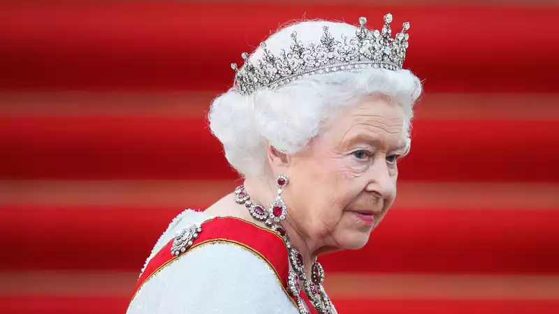 Queen issues statement on Harry and Meghan's resignation