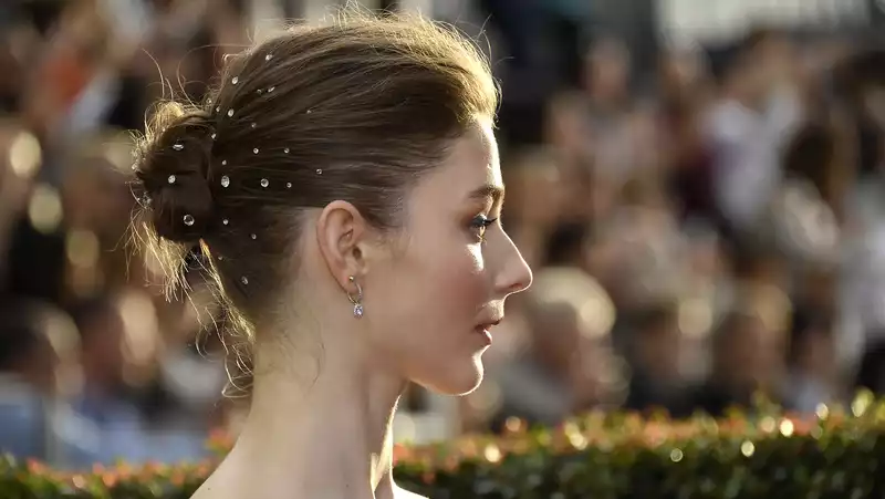 Hair ornaments decorated the Golden Globe Awards red carpet