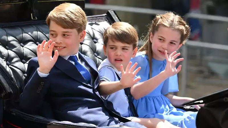 Kate Middleton and Prince William send a very sweet thank you note to the little girl who invited Prince George to her 6th birthday party.