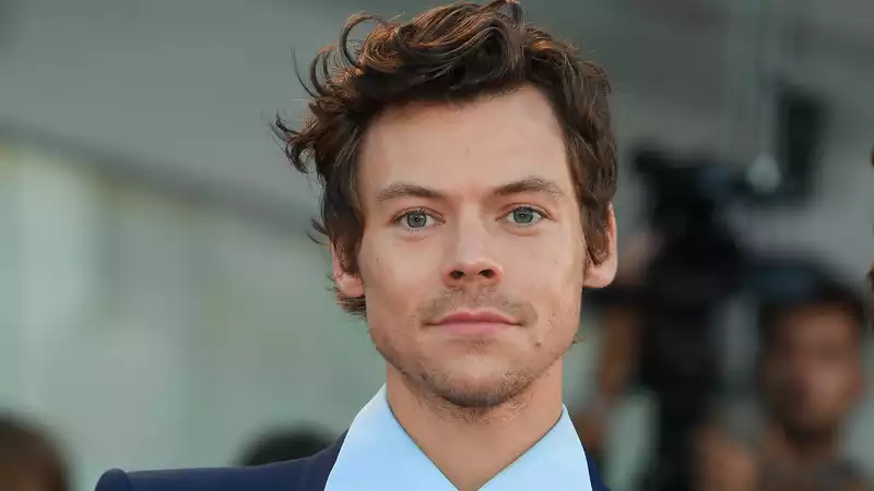 Harry Styles Launches Makeup Line