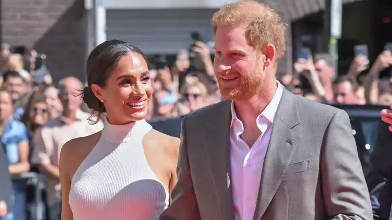 Paparazzi photo from 2011 used in "Harry & Meghan" trailer; Sussex couple reportedly "hounded" by photographer