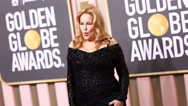 Jennifer Coolidge's Golden Globe hair, Tanya McQuaid would agree.