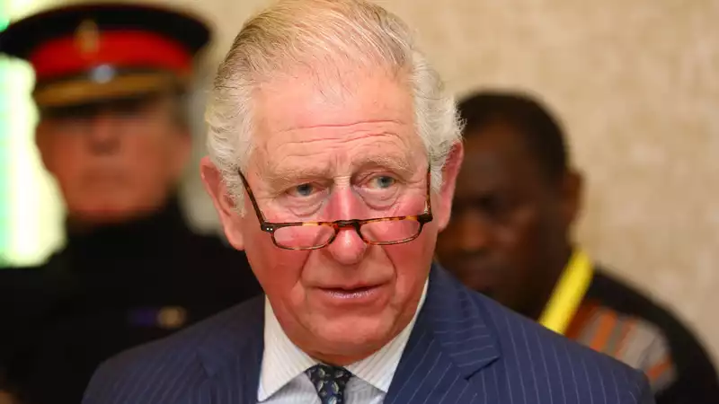 Prince Charles will not hold "peace talks" with Harry and Meghan before coronation, royal experts insist.