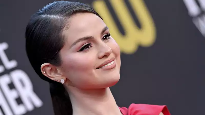 Selena Gomez Shares Morning Skin Care Routine on TikTok