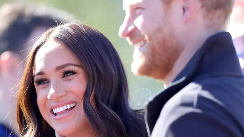 Prince Harry and Meghan Markle, "smiling" but with "underlying tension" on their date the night of the Frogmore retreat.