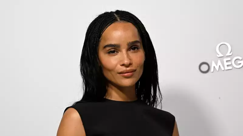 Zoë Kravitz's blonde pixie looks great in her new engagement ring.