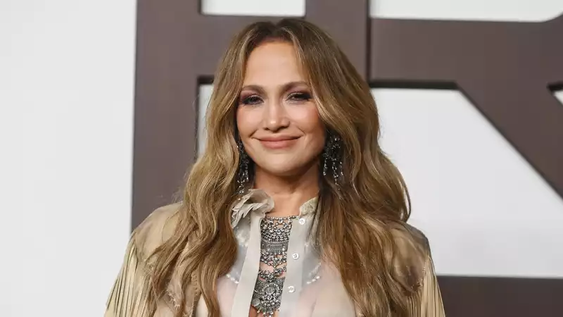 Jennifer Lopez's "Cherry Mocha Manicure" will inspire your next nail look