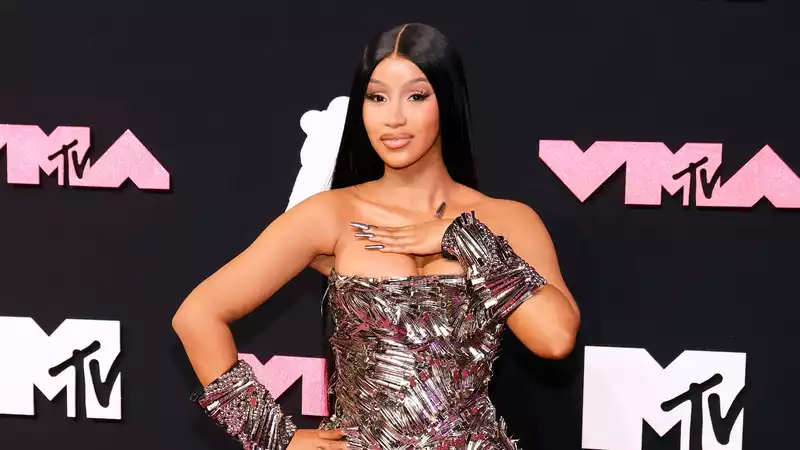 Cardi B's extra long acrylic has the most intricate jewel detail