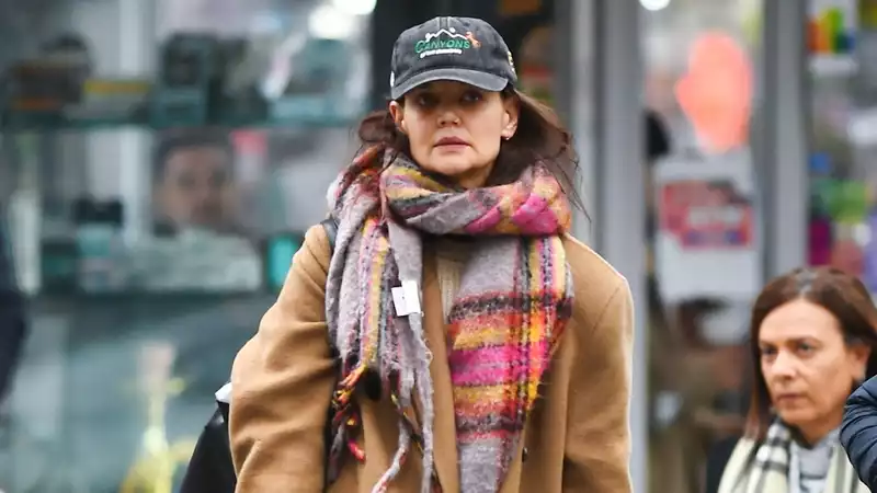 Katie Holmes' camel coat is the secret to effortlessly chic street style