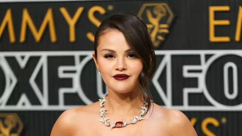 When was the last time Selena Gomez wore such a dark lip color?