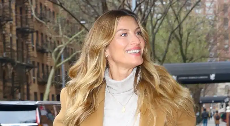 Gisele Bundchen carries her infallible knee-high boots in the spring.