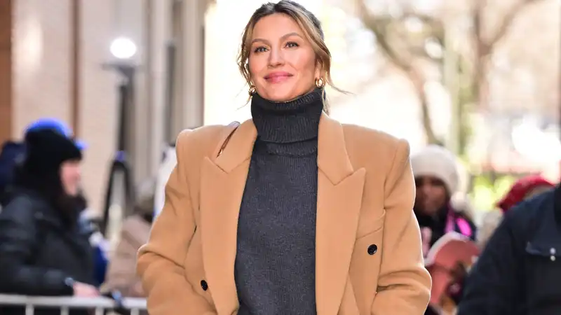 Gisele Bundchen brings a new twist to the 90s denim trend