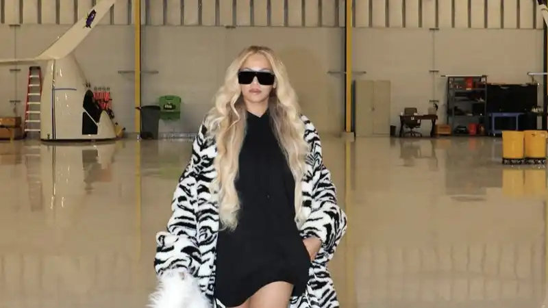 Beyonce spends "Cowboy Carter" Eve in zebra print coat and crushed boots