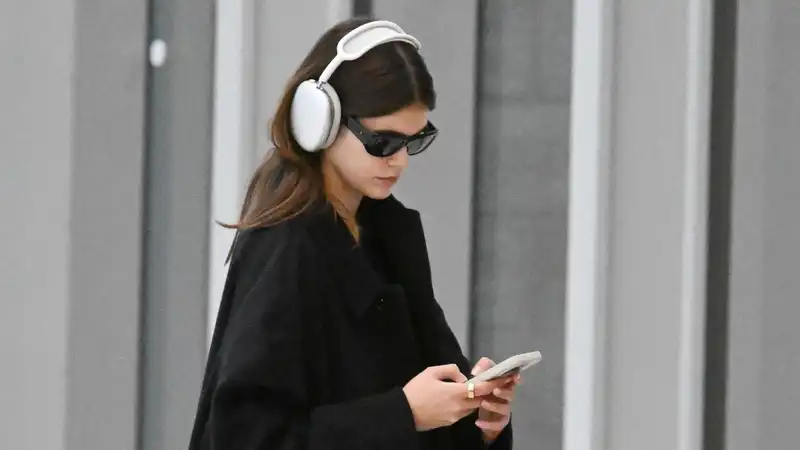 Kaia Gerber's travel attire begins and ends with 2024's It Sneakers