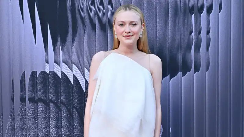 Dakota Fanning makes an angelic return to the red carpet in Fendi white couture