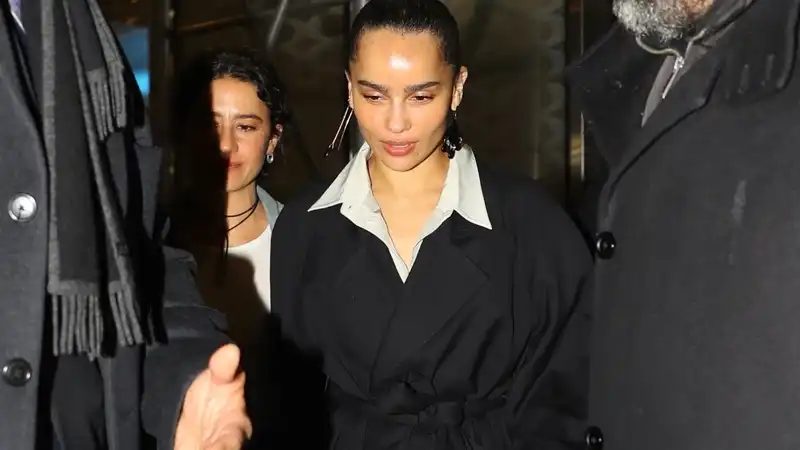 Zoë Kravitz demonstrates that winter coats last until spring