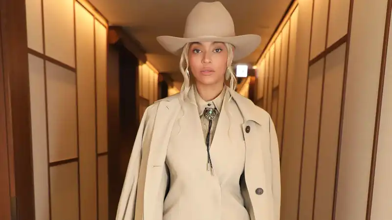 Beyonce matches her Ferragamo suit with $36 earrings