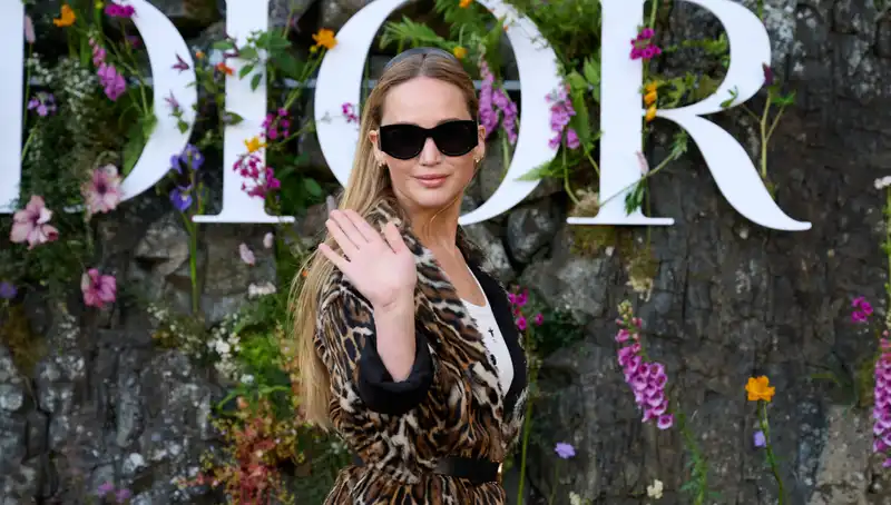 Jennifer Lawrence revives the leopard print trend in the front row of Dior