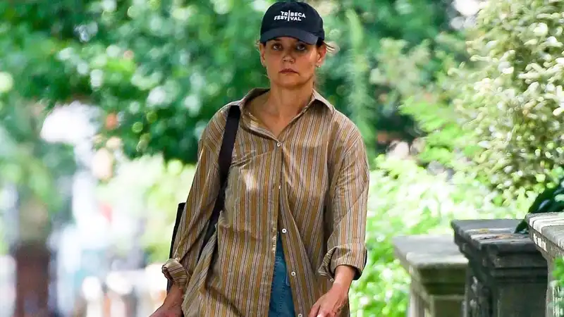 Katie Holmes casually endorses big summer shirts