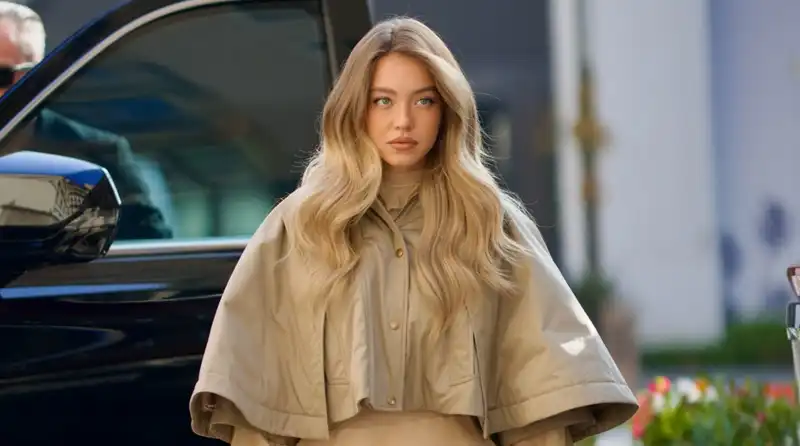 Sydney Sweeney, Parisienne Dreams of a Boho Look Right After the Runway