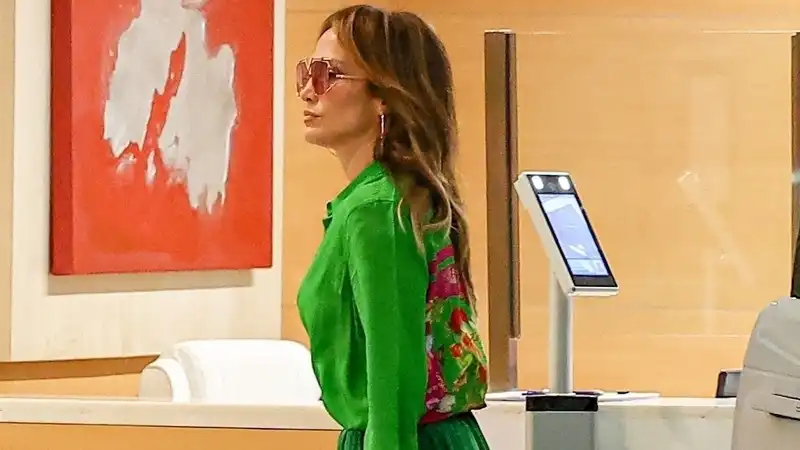 Jennifer Lopez turns her trusty Hermes Birkin into an unexpected colorful custom bag