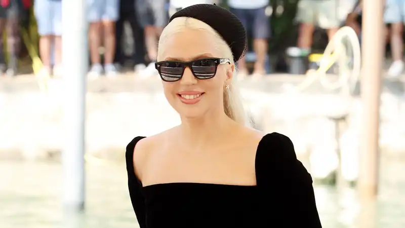 Lady Gaga Ahead of the Fall 2024 Small Hat Trend