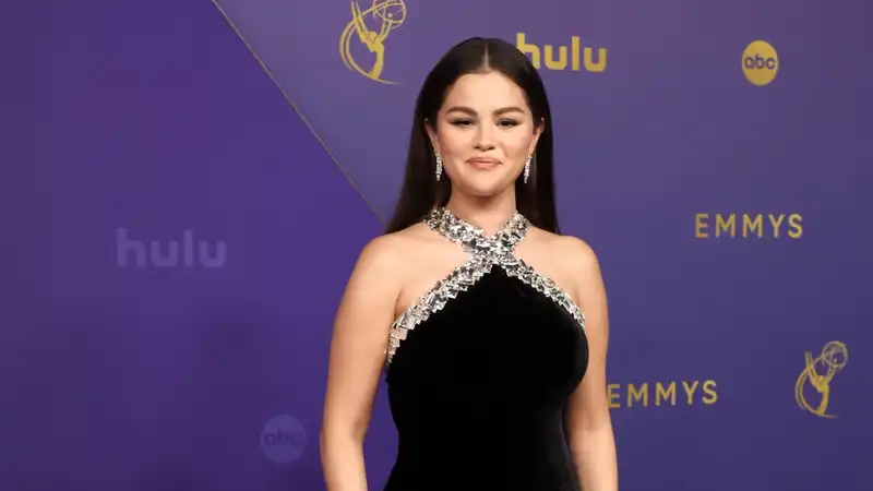 Selena Gomez's 2024 Emmy-winning nails, perfectly matched with lacquered lipstick