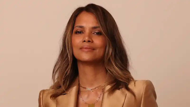 Halle Berry Says Beauty is an “Empty Victory” and Embraces Aging Instead