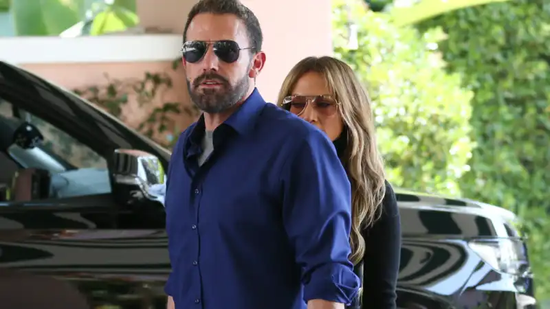 Jennifer Lopez and Ben Affleck flopped on the sale of their $68 million marital home.