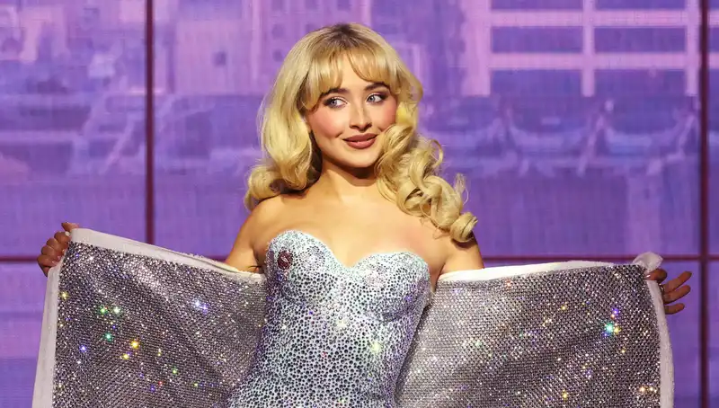 Does Sabrina Carpenter wear a wig?