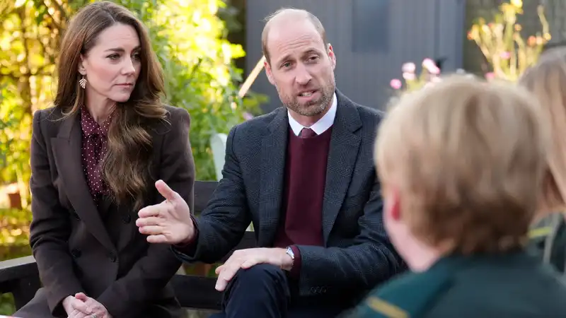 Princess Kate and Prince William in public with matching wine glasses.