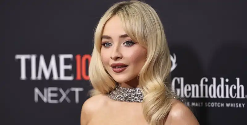 Sabrina Carpenter changes from silver chainmail dress to baby doll LBD