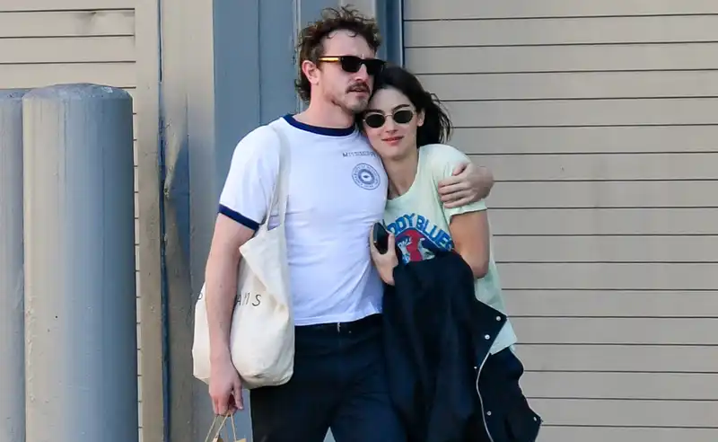 Gracie Abrams and Paul Mescall couple in dark wash jeans and t-shirt