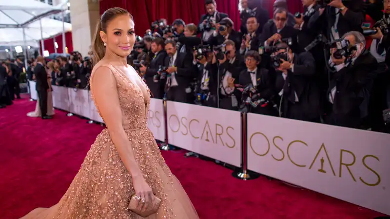 J.Lo has surpassed Ben. Now he is crazy about Oscar.