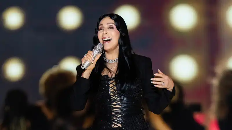 2024 Victoria's Secret Fashion Show: Cher performs “Strong Enough” and “Believe