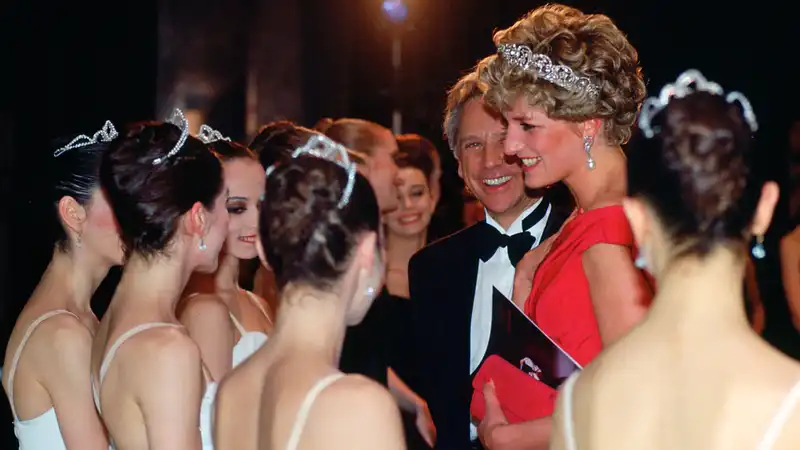 Princess Diana sneaks backstage at a dance show parodying Prince William