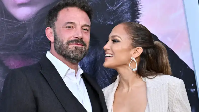 Jennifer Lopez and Ben Affleck can't seem to sell their $68 million mansion.