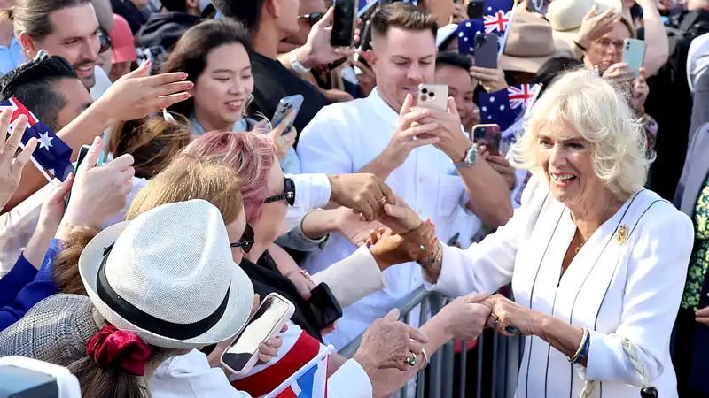 Why Queen Camilla Went Barefoot During Her Australian Tour