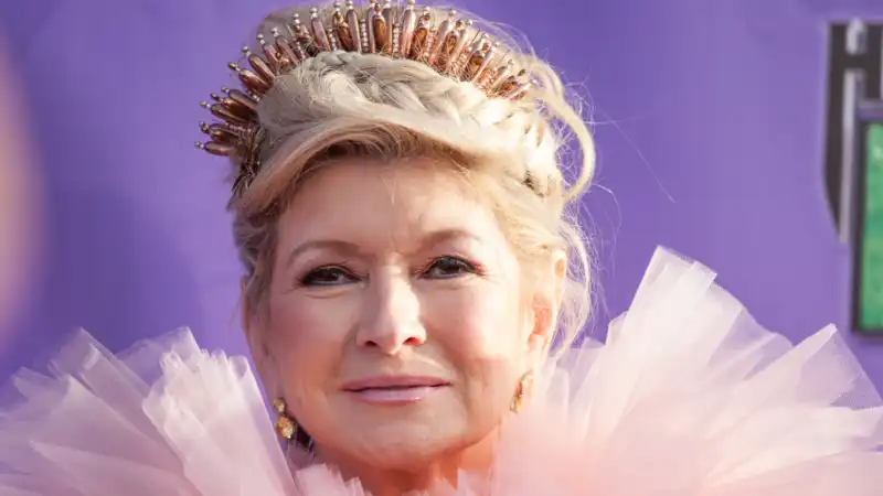 Martha Stewart gives out “a little cash” for Halloween trick-or-treating.