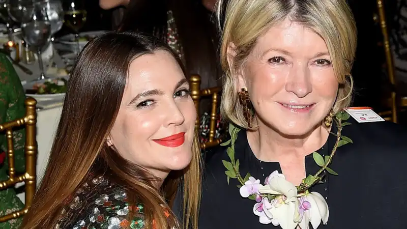 Martha Stewart playfully pushes Drew Barrymore away on TV: "You're the wrong gender"