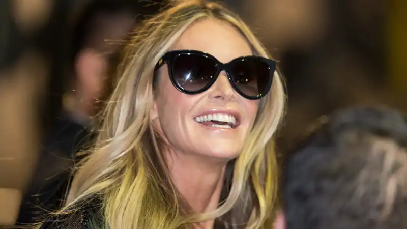 Elle MacPherson recalls drinking vodka from a shattered bottle