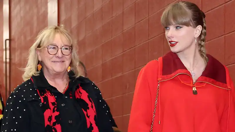 Taylor Swift and Donna Kelce coordinate red and black outfits for the Travis Kelce Chiefs game