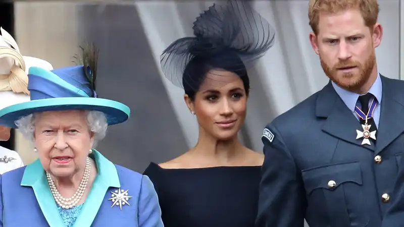 How Meghan Markle's Queen Elizabeth themed Gift to Prince Harry Was "broken" on Christmas Eve